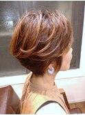 大人ショートボブ　レイヤー　ハイライト　オレンジベージュ