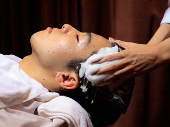 ヘアモード キクチ 銀座店の写真/【銀座・メンズ専門サロン】極上ヘッドスパご提供。上質なプライベート空間で日常の喧騒をお忘れください。