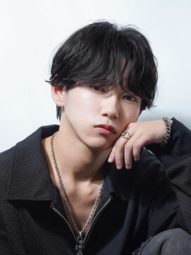 アルファ 新宿(alpha) フェザーパーマ/ブルーブラック/刈り上げセンターパート[新宿]