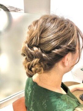 リア ウルル(Ria ulu.ru) ヘアアレンジ/編み込み/結婚式アップ/きれいめアップ