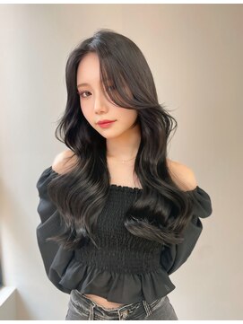 ボタン ハカタ(VOTAN hakata) 市野瀬裕奈/博多韓国ヘア/センター分け/レイヤーカット/暗め