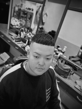 カムレイドフォーライフ(COMRADE 4 LIFE) スキンフェードクロップ 癖毛を活かす 担当松尾