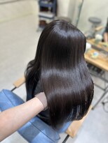 エミン(emyn) 髪質改善 ワンホンレイヤー ミルクティーブロンド
