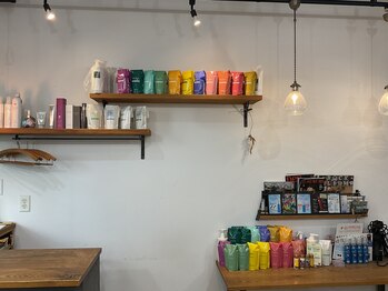 トロアフルール(trois fleurs)の写真/こだわりのスキャルプシャンプー、トリートメント!頭皮、肌に優しい低刺激で髪が収まりやすくツヤがでます
