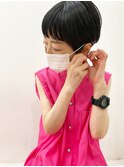 シンプル黒髪耳掛けショート