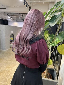 メリー オオサカ(Merly Osaka) ホワイトピンクベースににブラックの裾カラー！