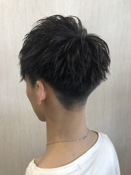 ヘアサロンアンドカフェ エイチプラス(H plus)の写真/仕事中のオンスタイルからプライベートのオフスタイルまで幅広く対応できるスタイルをご提案します。