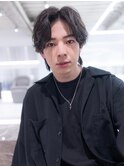 波巻きツイストパーマセンターパートアッシュブラック束感