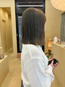 スニュウ(snuw) 切りっぱなしボブ小顔カットグレージュミルクティ