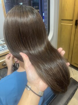 ビースト ナガウラ(BEEST) バックスタイル リアルヘア 透け感カラー 赤みなし グレージュ