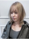 透明感ベージュ×くびれミディでつくるこなれレイヤースタイル