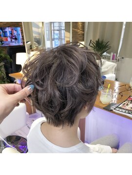 ヘアーリゾート エスランド タカツキ(Hair Resort ESLAND Takatsuki) 外国人風ショート