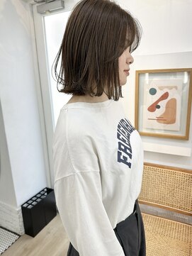 イコ 表参道原宿(ico) ベージュカラー 切りっぱなしボブ イルミナカラー