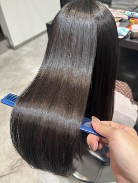 ファムバイアヴァンス(Femme by AVANCE.) 黒髪×サラツヤストレート