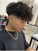 スペインカールスパイラルパーマ黒髪マッシュフェード