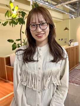 ロジェ(loje) 小顔に見せるヘア/オリーブカラー/ゆる巻き