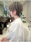 earthショートレイヤーボブミルクティー丸みショートボブ