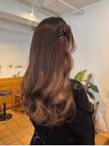 メロウ(MELLOW)&nbsp;ハーフツインヘアアレンジ/ハーフアップ/ダウンスタイル