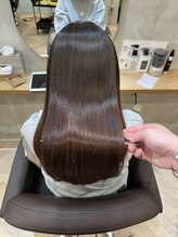 『髪の毛が細いし硬い...』細くてペタッとする髪、硬くてゴワゴワな髪。その原因から解決[平塚駅]