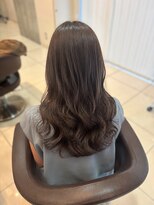ロハスバイケンジ(LOHAS by KENJE)&nbsp;レイヤー×コテ巻き風パーマで柔らかく動くロングヘア♪
