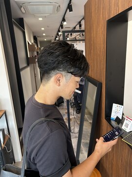 クロ(Curo.) センターパートパーマ