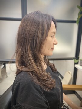 ファイブ ノーヴル カラット(5 Noble ct.) 動きとマトマリ!ナチュラルロングスタイルです。