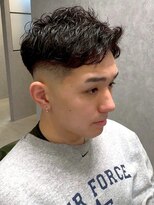 ディスイズバーバーフォース(THIS IS BARBER 4th)&nbsp;ショートパーマ フェードカット ニュアンスパーマ 20代