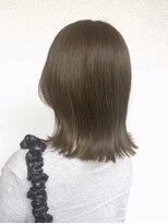 ヴァロ(Valo) オリーブブラウンのナチュラルくびれミディアムヘア