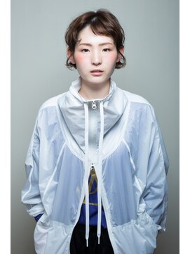 ミト(mito) ナイロンジャケットとレイヤーボブ