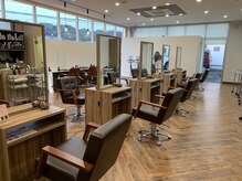 ヘアメイク サッカ 中山店(Hair make sacca)の雰囲気（広々とした店内でお過ごし頂けます♪[パーマ/縮毛矯正/髪質改善]）