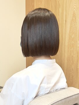 ラフ 新宿(Laff) 前下がりボブ 切りっぱなしボブ ショートボブ 縮毛矯正 髪質改善