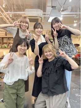 ピース ヘアーワーク(PEACE HAIR WORK)の写真/話しやすい気さくな女性スタイリストが在籍！髪のお悩み～デザインまでお気軽にご相談ください♪ 