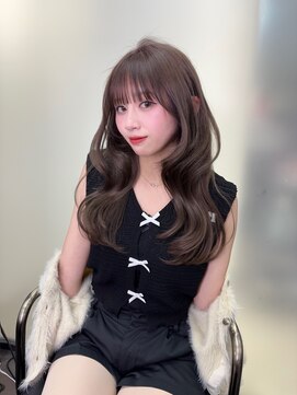 リリー(Lilley) レイヤーカット × ブラウンベージュ × 韓国巻き