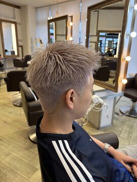 コワファースト 大分(COIFF1RST) ハイトーンベリーショート