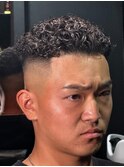 スキンフェード　オールバックパーマ　メンズ