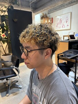 サード(Third) メンズ＊毛先ブリーチ＊パーマ