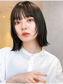 Say.切りっぱなしボブ外ハネボブアッシュブラック暗めカラー青山