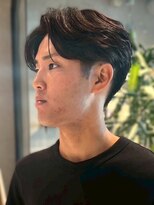 メンズサロン ブロック(Men's Salon bloc)&nbsp;韓国風パーマ センターパート ツーブロック 眉毛カット 20代