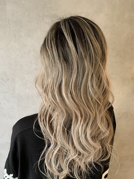 バズ サッポロ バイ フィーネ(BuzZ sapporo by Fi-Ne) ホワイトバレイヤージュ