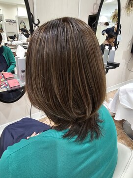 アッシュ 二俣川南口店(Ash) ◆40代50代/白髪ぼかしハイライト/ひし形外ハネ