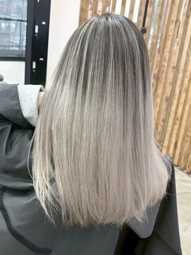 ウィリーベル 沖縄(WILLIE BELLE) シルバーアッシュ/アッシュグラデーション/ブリーチ/外国人風