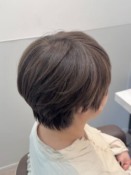 hair salon Heir【4月19日NEW OPEN(予定)】 50代分け目白髪が目立たない大人のぼかしショート
