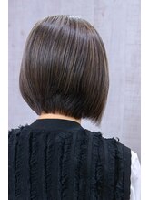 シーハウス(C-HOUSE)&nbsp;白髪ぼかしハイライトボブ / ツヤ感仕上げ