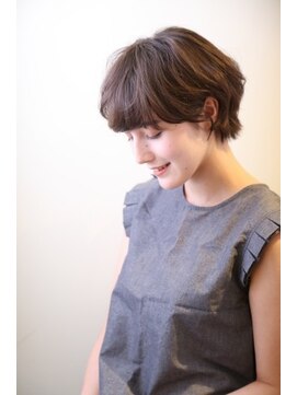 コム(com by neolive) 大人可愛い清楚ショートボブ