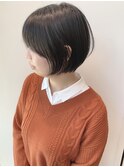 大人かわいい黒髪丸み耳かけショートボブ20代30代40代髪型