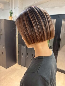 メリー オオサカ(Merly Osaka) short bob × balayage