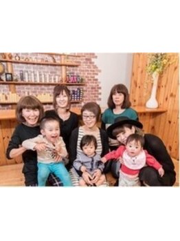 スタッフのほとんどが子育て中のママだから、元気なちびっこ同伴大歓迎ですよ♪お気軽にご来店ください!!