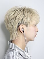 オーシャントーキョー 神戸(OCEAN TOKYO KOBE)&nbsp;ホワイトブロンドシースルー毛流れツーブロックセンターパート