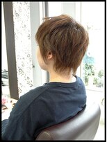 メタ(META)&nbsp;ショートボブのショートレイヤー（耳にかけるスタイル）