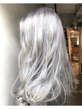 ジーナ(XENA) プラチナホワイト